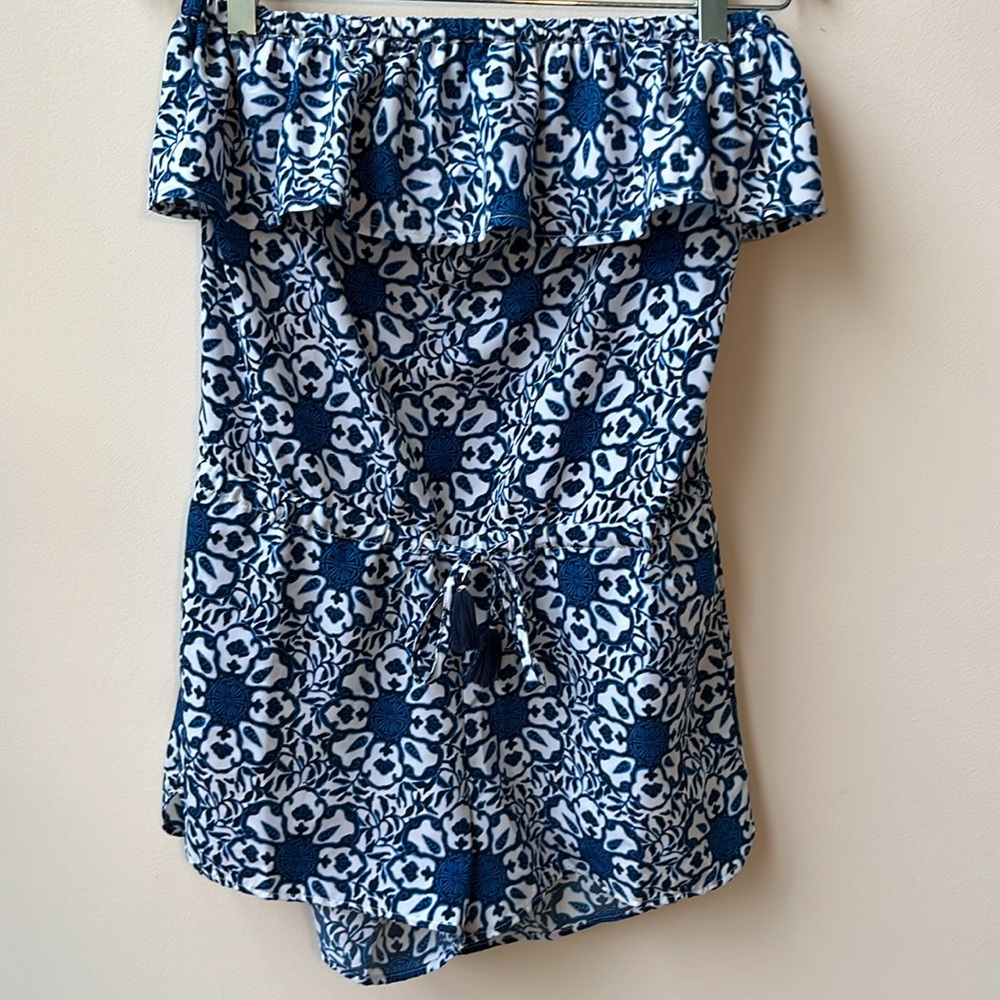 Vineyard Vines Blue Tile Medallion Ruffle Print Romper Blue and White Small